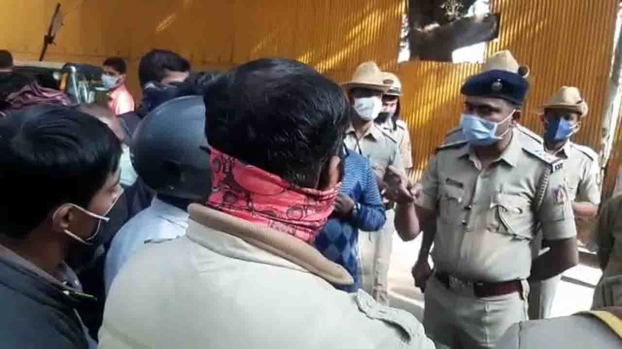 ಆಟೋ ಚಾಲಕ-ಬೈಕ್ ಟ್ಯಾಕ್ಸಿ ಪ್ರಯಾಣಿಕನ ಮಧ್ಯೆ ಜಟಾಪಟಿ; ಇಬ್ಬರನ್ನೂ ಕಬ್ಬನ್ ಪಾರ್ಕ್ ಠಾಣೆಗೆ ಕರೆದೊಯ್ದ ಪೊಲೀಸರು