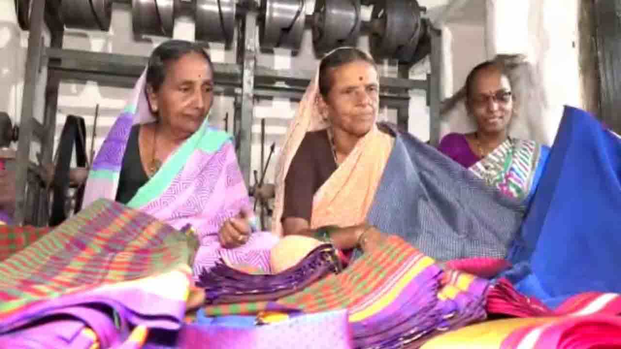 ಗೌರವ ಹೆಚ್ಚಿಸಿಕೊಂಡ ಇಳಕಲ್ ಸೀರೆ, ಗುಳೇದಗುಡ್ಡ ಖಣ; ಗಣರಾಜ್ಯೋತ್ಸವ ಸ್ತಬ್ಧಚಿತ್ರಕ್ಕೆ ಆಯ್ಕೆ ಗೌರವ ಹೆಚ್ಚಿಸಿಕೊಂಡ ಇಳಕಲ್ ಸೀರೆ, ಗುಳೇದಗುಡ್ಡ ಖಣ; ಗಣರಾಜ್ಯೋತ್ಸವ ಸ್ತಬ್ಧಚಿತ್ರಕ್ಕೆ ಆಯ್ಕೆ