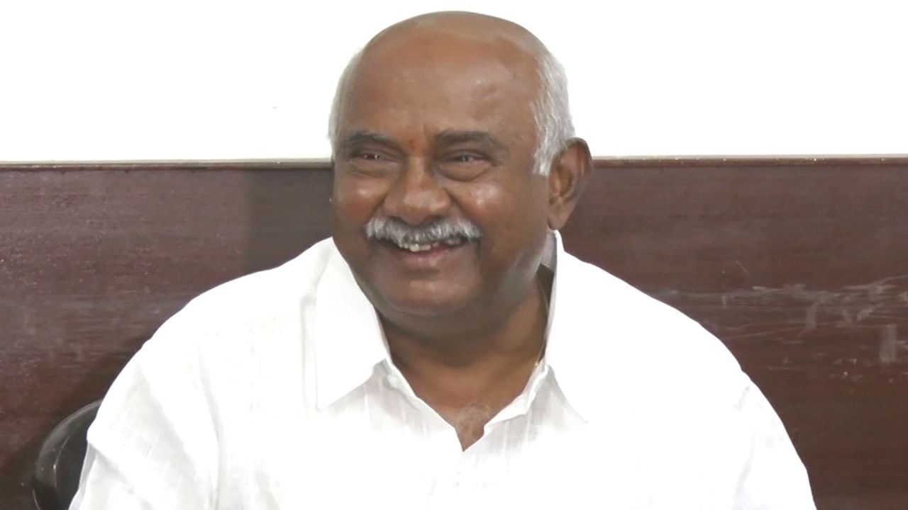 ಸಿದ್ದರಾಮಯ್ಯ ಕಾಂಗ್ರೆಸ್ ಪಾಲಿನ ಭಸ್ಮಾಸುರ! ಕಾಂಗ್ರೆಸ್ ಪಕ್ಷ ಮುಗಿಸಿಯೇ ಅವರು ಹೋಗುವುದು: ಹೆಚ್. ವಿಶ್ವನಾಥ್ ವಾಗ್ದಾಳಿ ಸಿದ್ದರಾಮಯ್ಯ ಕಾಂಗ್ರೆಸ್ ಪಾಲಿನ ಭಸ್ಮಾಸುರ! ಕಾಂಗ್ರೆಸ್ ಪಕ್ಷ ಮುಗಿಸಿಯೇ ಅವರು ಹೋಗುವುದು: ಹೆಚ್. ವಿಶ್ವನಾಥ್ ವಾಗ್ದಾಳಿ