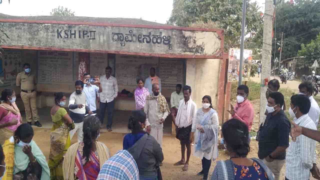 ದೇವರ ಹೆಸರಲ್ಲಿ ಜಾಗಕ್ಕಾಗಿ ಆಟ ಕಾಟ! ದಶಕಗಳಿಂದ ನೆಲೆಸಿರುವ ಜಾಗದಿಂದ ವಕ್ಕಲೆಬ್ಬಿಸುವ ಭೀತಿ ಜನಕ್ಕೆ