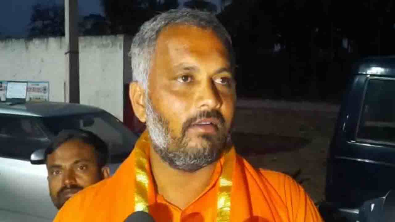 ದೇವರ ಶಾಪ, ರೈತರ ಶಾಪದಿಂದ ಬಿಜೆಪಿ ಹೋಗುವ ಕಾಲ ಬರಬಹುದು ಭವಿಷ್ಯ ನುಡಿದ ದಿಗಂಬರೇಶ್ವರ ಮಠದ ಕಲ್ಲಿನಾಥ ಸ್ವಾಮೀಜಿ ದೇವರ ಶಾಪ, ರೈತರ ಶಾಪದಿಂದ ಬಿಜೆಪಿ ಹೋಗುವ ಕಾಲ ಬರಬಹುದು ಭವಿಷ್ಯ ನುಡಿದ ದಿಗಂಬರೇಶ್ವರ ಮಠದ ಕಲ್ಲಿನಾಥ ಸ್ವಾಮೀಜಿ
