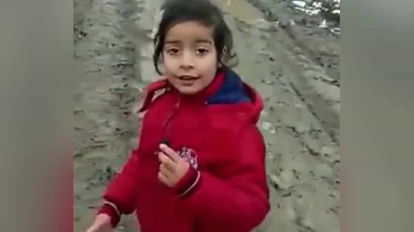 Viral Video: ಹದಗೆಟ್ಟ ಊರಿನ ರಸ್ತೆಯ ಬಗ್ಗೆ ವಿವರಿಸಲು ರಿಪೋರ್ಟರ್ ಆದ ಬಾಲಕಿ