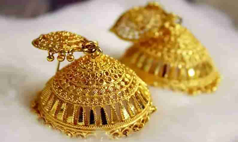 Gold and Silver Price: ಇಳಿಕೆಯತ್ತಲೇ ಸಾಗುತ್ತಿದೆ ಚಿನ್ನ, ಬೆಳ್ಳಿ ಬೆಲೆ; ಆಭರಣ ಖರೀದಿಸುವ ಬಯಕೆ ಇದ್ದರೆ ಇಲ್ಲಿದೆ ದರ ವಿವರ