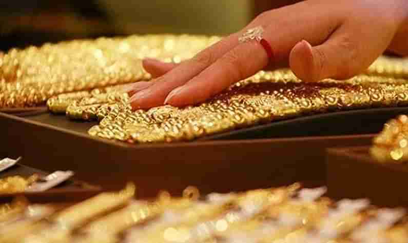 Gold and Silver Price: ಚಿನ್ನ ಸ್ಥಿರ, ಬೆಳ್ಳಿ ಬೆಲೆ ಇಳಿಕೆ; ಇಲ್ಲಿದೆ ಆಭರಣ ಖರೀದಿದಾರರಿಗೆ ದರ ವಿವರದ ಮಾಹಿತಿ