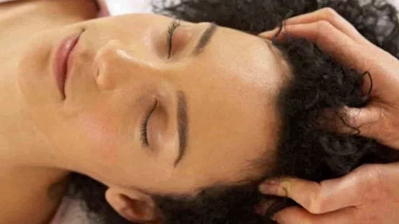 Hair care: ಚಳಿಗಾಲದಲ್ಲಿ ತಲೆ ಕೂದಲ ಕಾಳಜಿ ಹೇಗೆ? ಗೊಂದಲ ಬೇಡ ಸರಳ ವಿಧಾನ ಇಲ್ಲಿದೆ ನೋಡಿ Hair care: ಚಳಿಗಾಲದಲ್ಲಿ ತಲೆ ಕೂದಲ ಕಾಳಜಿ ಹೇಗೆ? ಗೊಂದಲ ಬೇಡ ಸರಳ ವಿಧಾನ ಇಲ್ಲಿದೆ ನೋಡಿ