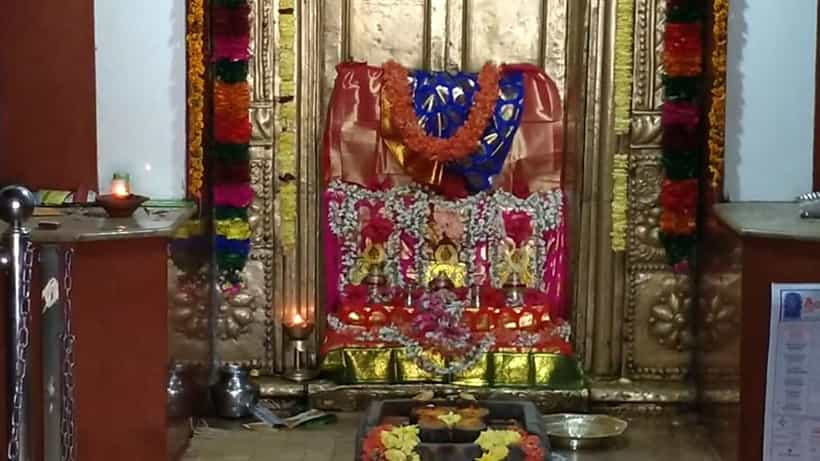 ಹಾಸನಾಂಬೆ ದೇಗುಲ: ಗರ್ಭಗುಡಿ ಬಾಗಿಲಿಗೆ ಪೂಜೆ ವಿಚಾರದ ಬಗ್ಗೆ ಅರ್ಚಕರು, ಸಂಬಂಧಪಟ್ಟವರ ಜೊತೆ ಸಭೆ