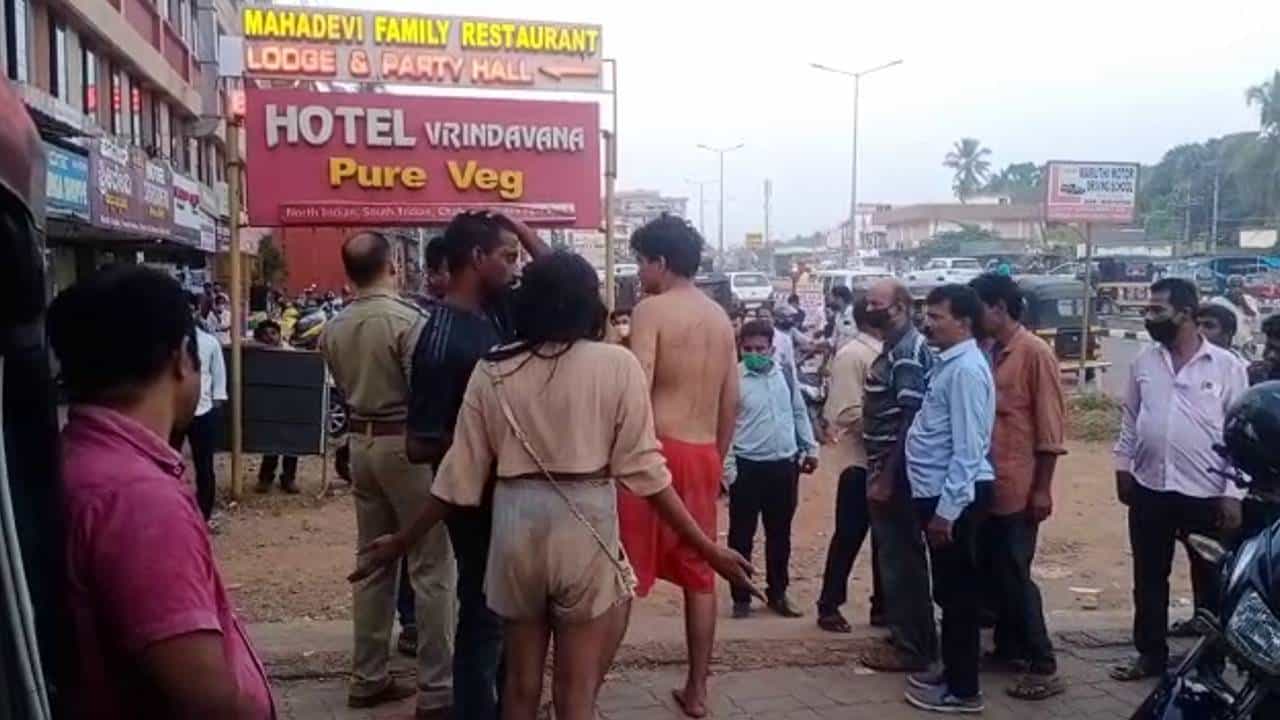 ಅಮಲು ಪದಾರ್ಥ ಏರಿಸಿ ರಸ್ತೆಯಲ್ಲಿ ಚೆನ್ನೈ ಮೂಲದ ಮೆಡಿಕಲ್ ವಿದ್ಯಾರ್ಥಿಗಳು-ವಿದ್ಯಾರ್ಥಿನಿಯ ನಡುವೆ ಹೊಡೆದಾಟ: ವಿಡಿಯೋ ಅಮಲು ಪದಾರ್ಥ ಏರಿಸಿ ರಸ್ತೆಯಲ್ಲಿ ಚೆನ್ನೈ ಮೂಲದ ಮೆಡಿಕಲ್ ವಿದ್ಯಾರ್ಥಿಗಳು-ವಿದ್ಯಾರ್ಥಿನಿಯ ನಡುವೆ ಹೊಡೆದಾಟ: ವಿಡಿಯೋ