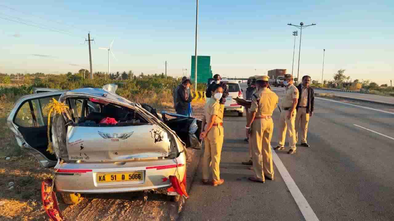 ಬೆಂಗಳೂರಿನಿಂದ ಹೊಸಪೇಟೆಗೆ ಹೋಗುತ್ತಿದ್ದ ಇಂಡಿಕಾ ಕಾರು ಡಿವೈಡರ್‌ಗೆ ಡಿಕ್ಕಿ: ಕಾರಿನಲ್ಲಿದ್ದ 6 ಮಂದಿ ಸ್ಥಳದಲ್ಲೇ ದುರ್ಮರಣ