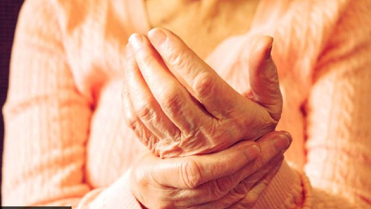 Health Tips: ಚಳಿಗಾಲದಲ್ಲಿ ನೋವು ನೀಡುವ ಸ್ನಾಯುಗಳಿಂದ ರಕ್ಷಣೆ ಹೇಗೆ? ಇಲ್ಲಿದೆ ಸಿಂಪಲ್ ಸೂತ್ರ Health Tips: ಚಳಿಗಾಲದಲ್ಲಿ ನೋವು ನೀಡುವ ಸ್ನಾಯುಗಳಿಂದ ರಕ್ಷಣೆ ಹೇಗೆ? ಇಲ್ಲಿದೆ ಸಿಂಪಲ್ ಸೂತ್ರ