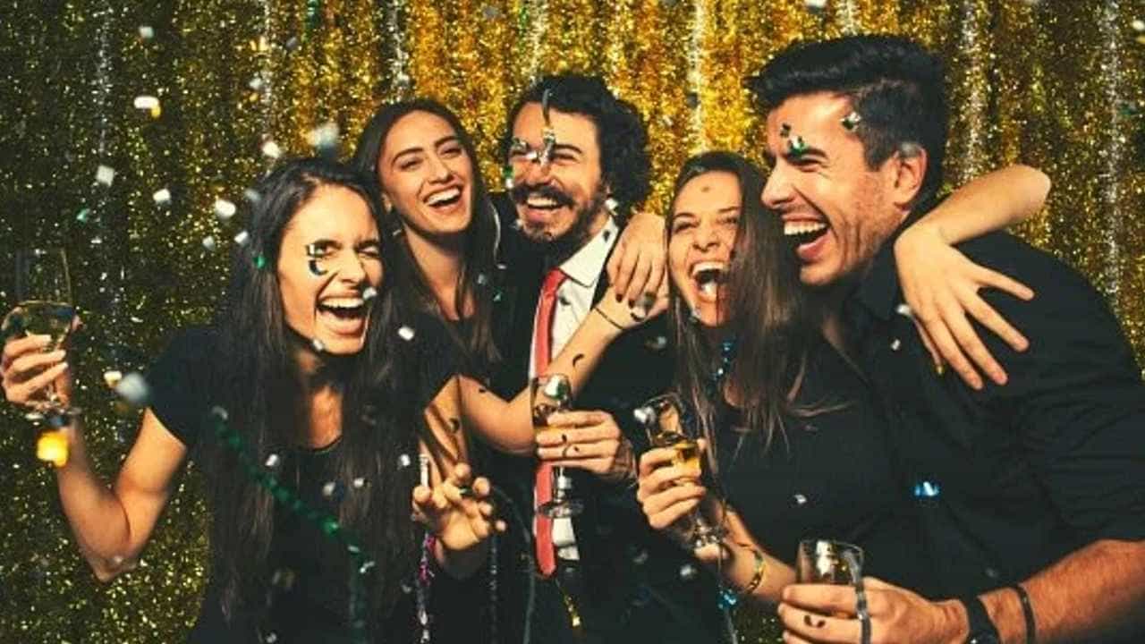 New Year 2022 Celebration: ನಿನ್ನೆಯ ಪಾರ್ಟಿ ಅಮಲು ಇನ್ನೂ ಕಡಿಮೆಯಾಗಲಿಲ್ಲವೇ? ಈ ವಿಧಾನ ಅನುಸರಿಸಿ ಮತ್ತೆ ಕೆಲಸಕ್ಕೆ ಮರಳಿ New Year 2022 Celebration: ನಿನ್ನೆಯ ಪಾರ್ಟಿ ಅಮಲು ಇನ್ನೂ ಕಡಿಮೆಯಾಗಲಿಲ್ಲವೇ? ಈ ವಿಧಾನ ಅನುಸರಿಸಿ ಮತ್ತೆ ಕೆಲಸಕ್ಕೆ ಮರಳಿ
