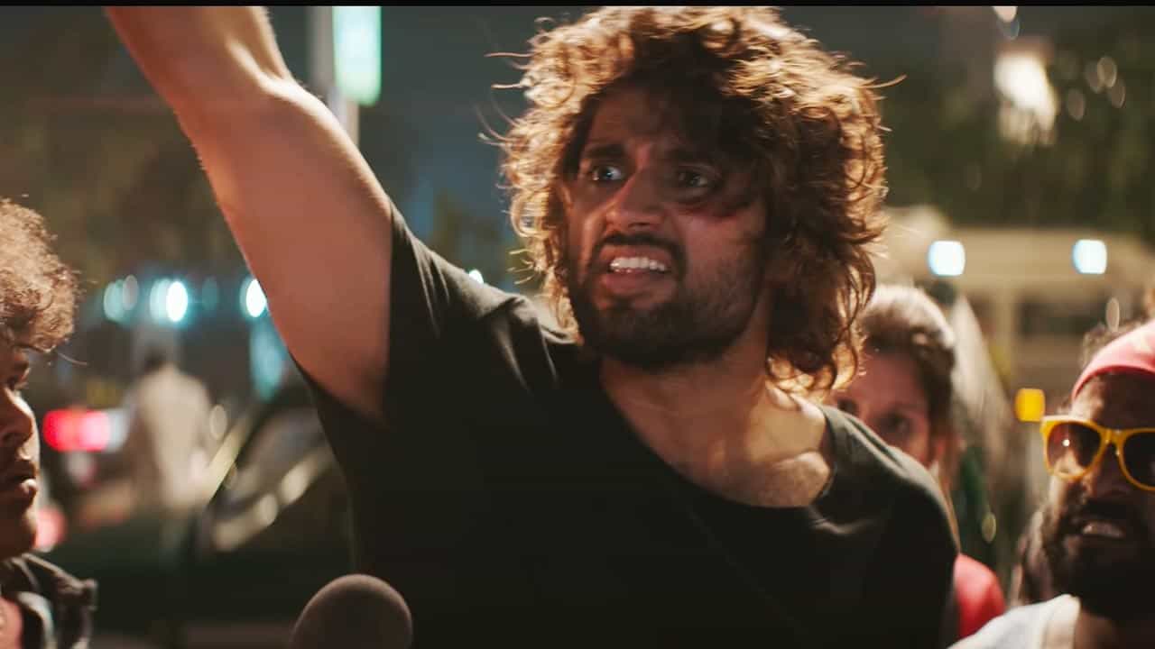 Liger First Glimpse : ‘ಲೈಗರ್’ ಗ್ಲಿಂಪ್ಸ್ ನೋಡಿ ಅಭಿಮಾನಿಗಳ ರಿಯಾಕ್ಷನ್ ಹೇಗಿತ್ತು? ಇಲ್ಲಿದೆ ವಿಡಿಯೋ Liger First Glimpse : ‘ಲೈಗರ್’ ಗ್ಲಿಂಪ್ಸ್ ನೋಡಿ ಅಭಿಮಾನಿಗಳ ರಿಯಾಕ್ಷನ್ ಹೇಗಿತ್ತು? ಇಲ್ಲಿದೆ ವಿಡಿಯೋ