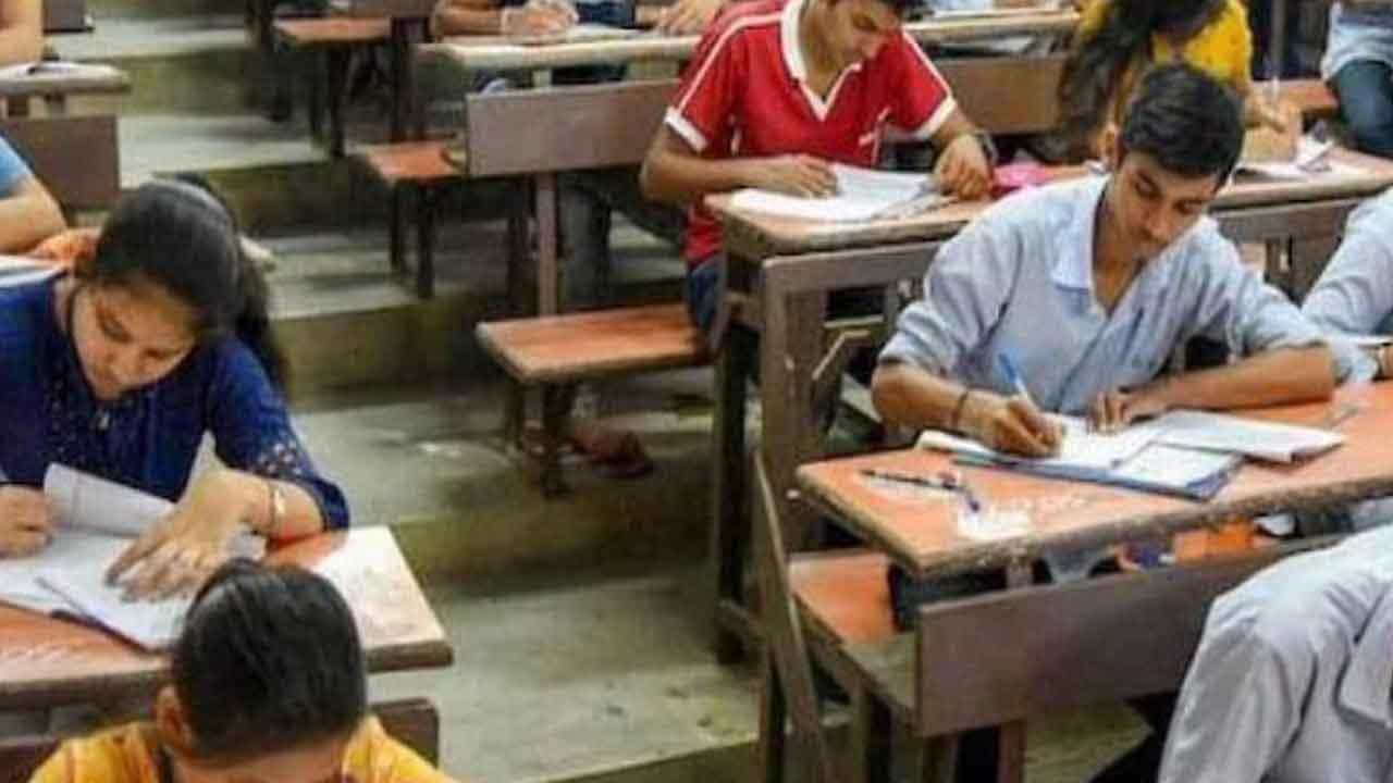 NEET-PG admissions: ಆರ್ಥಿಕವಾಗಿ ದುರ್ಬಲ ವರ್ಗ ಕೋಟಾ ಪ್ರಕರಣದ ತುರ್ತು ವಿಚಾರಣೆ ಕೋರಿದ ಕೇಂದ್ರ NEET-PG admissions: ಆರ್ಥಿಕವಾಗಿ ದುರ್ಬಲ ವರ್ಗ ಕೋಟಾ ಪ್ರಕರಣದ ತುರ್ತು ವಿಚಾರಣೆ ಕೋರಿದ ಕೇಂದ್ರ