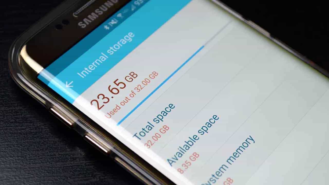 Phone Storage Full: ಸ್ಮಾರ್ಟ್ಫೋನ್ನಲ್ಲಿ ಸ್ಟೋರೇಜ್ ಸ್ಪೇಸ್ ಉಳಿಸುವುದು ಹೇಗೆ?: ಈ ಟ್ರಿಕ್ ಫಾಲೋ ಮಾಡಿ Phone Storage Full: ಸ್ಮಾರ್ಟ್ಫೋನ್ನಲ್ಲಿ ಸ್ಟೋರೇಜ್ ಸ್ಪೇಸ್ ಉಳಿಸುವುದು ಹೇಗೆ?: ಈ ಟ್ರಿಕ್ ಫಾಲೋ ಮಾಡಿ