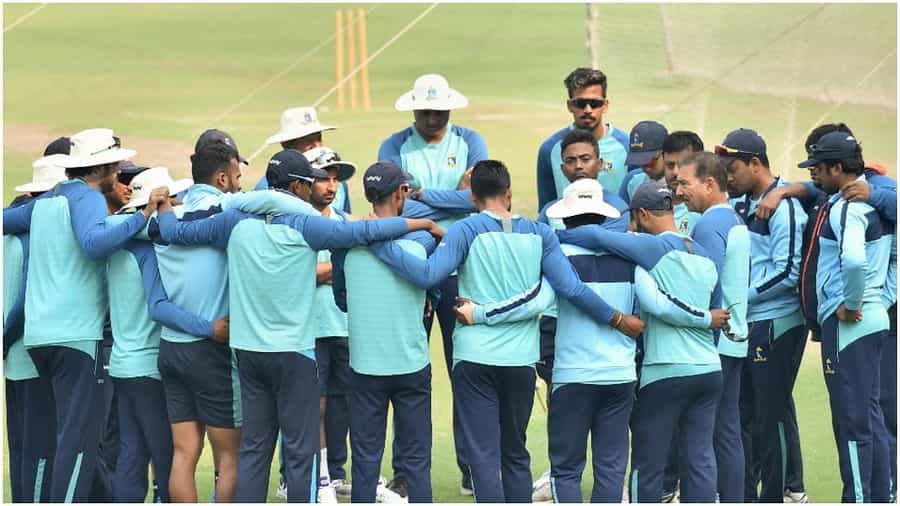 Ranji Trophy: ಬಂಗಾಳ ರಣಜಿ ತಂಡದ 7 ಸದಸ್ಯರಿಗೆ ಕೊರೊನಾ ಸೋಂಕು! ತುರ್ತು ಸಭೆ ಕರೆದ ಸಿಎಬಿ Ranji Trophy: ಬಂಗಾಳ ರಣಜಿ ತಂಡದ 7 ಸದಸ್ಯರಿಗೆ ಕೊರೊನಾ ಸೋಂಕು! ತುರ್ತು ಸಭೆ ಕರೆದ ಸಿಎಬಿ