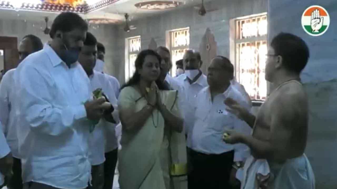 ಚುನಾವಣೆಗೆ ಮುಂಚಿತವಾಗಿ ನಿಷ್ಠೆಯ ಪ್ರತಿಜ್ಞೆ ಸ್ವೀಕರಿಸಿದ ಗೋವಾ ಕಾಂಗ್ರೆಸ್ ಅಭ್ಯರ್ಥಿಗಳು ಚುನಾವಣೆಗೆ ಮುಂಚಿತವಾಗಿ ನಿಷ್ಠೆಯ ಪ್ರತಿಜ್ಞೆ ಸ್ವೀಕರಿಸಿದ ಗೋವಾ ಕಾಂಗ್ರೆಸ್ ಅಭ್ಯರ್ಥಿಗಳು