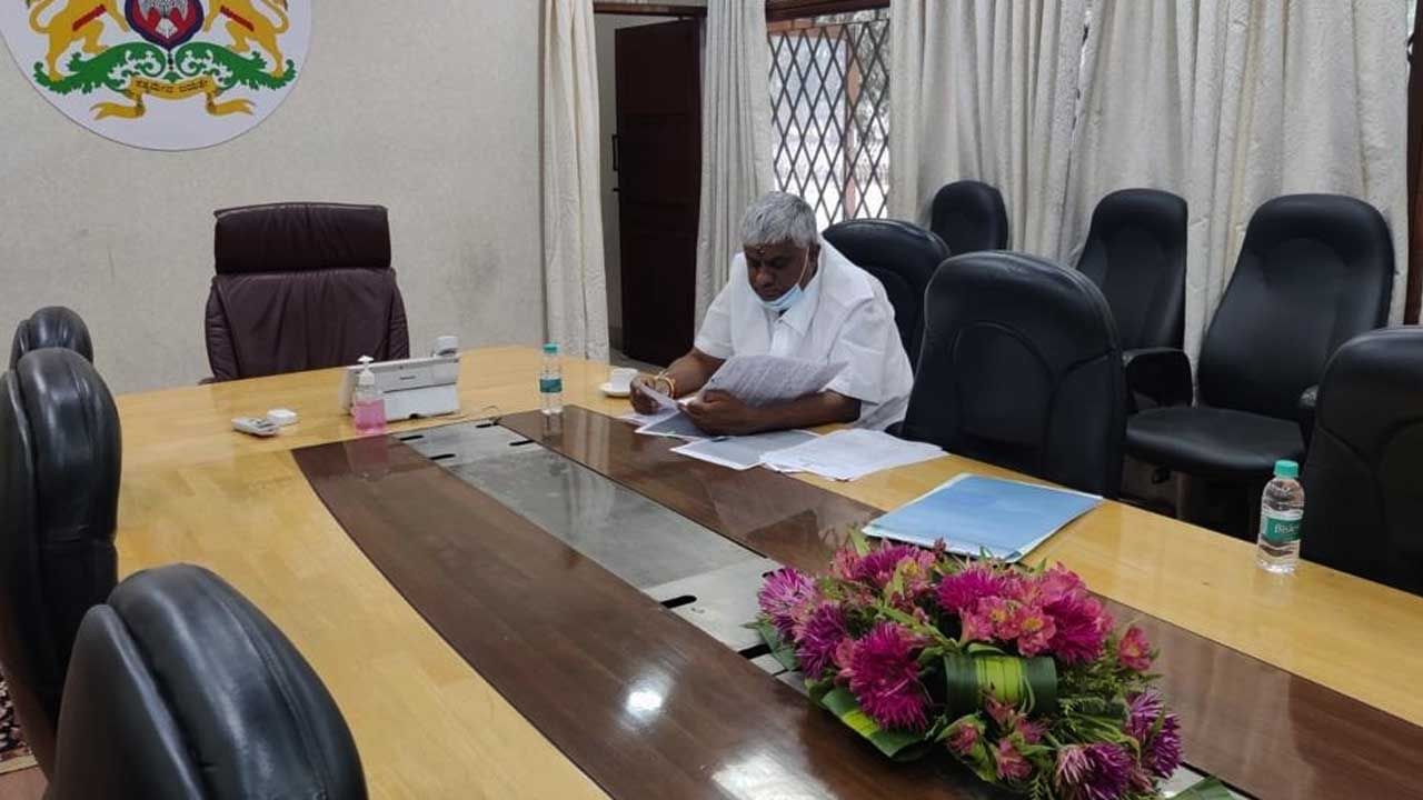 ಹೆಚ್ ಡಿ ರೇವಣ್ಣ ಏಕಾಂಗಿ ಪ್ರತಿಭಟನೆ! M.Sc ಫುಡ್ ಆ್ಯಂಡ್ ನ್ಯೂಟ್ರಿಷನ್, M.Sc ಸೈಕಾಲಜಿ ಸ್ನಾತಕೋತ್ತರ ಪದವಿ ಮಂಜೂರಿಗೆ ಒತ್ತಾಯ ಹೆಚ್ ಡಿ ರೇವಣ್ಣ ಏಕಾಂಗಿ ಪ್ರತಿಭಟನೆ! M.Sc ಫುಡ್ ಆ್ಯಂಡ್ ನ್ಯೂಟ್ರಿಷನ್, M.Sc ಸೈಕಾಲಜಿ ಸ್ನಾತಕೋತ್ತರ ಪದವಿ ಮಂಜೂರಿಗೆ ಒತ್ತಾಯ