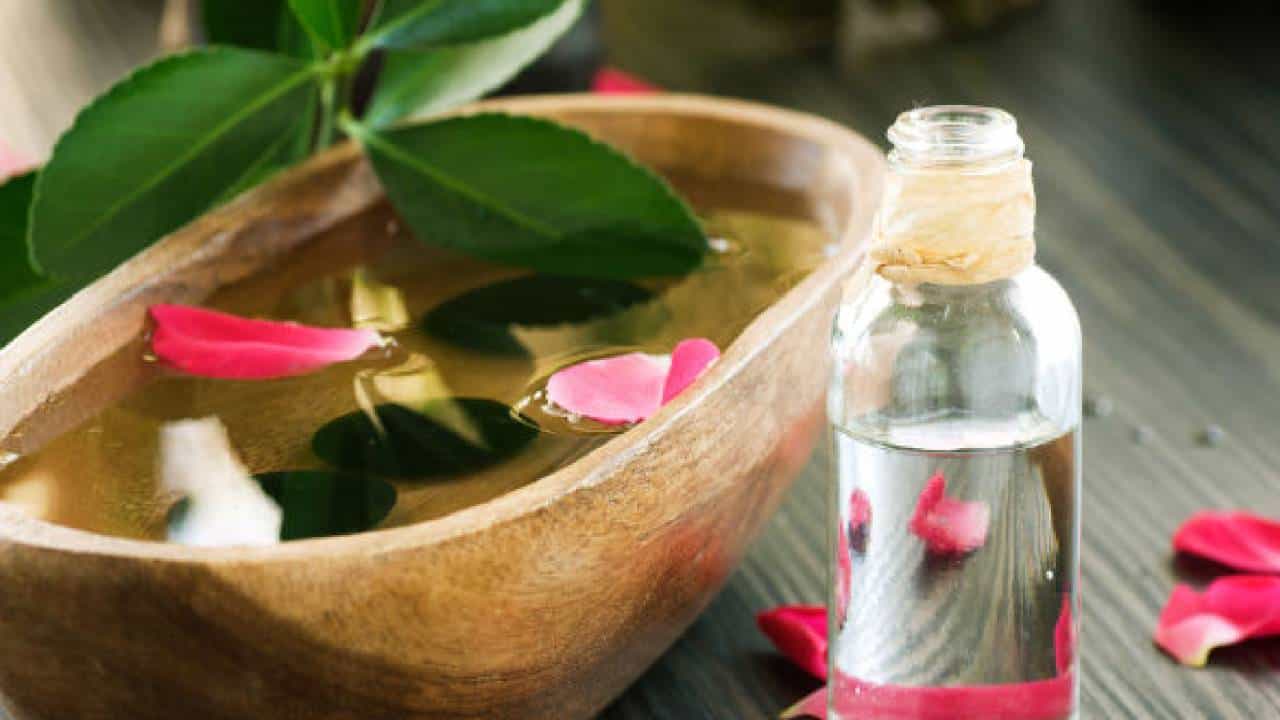 Skin Care Tips: ಚಳಿಗಾಲದಲ್ಲಿ ಕಿರಿಕಿರಿ ಉಂಟು ಮಾಡುವ ತ್ವಚೆಯ ಸಮಸ್ಯೆಗಳಿಗೆ ರೋಸ್ ವಾಟರ್ ಬಳಸಿ Skin Care Tips: ಚಳಿಗಾಲದಲ್ಲಿ ಕಿರಿಕಿರಿ ಉಂಟು ಮಾಡುವ ತ್ವಚೆಯ ಸಮಸ್ಯೆಗಳಿಗೆ ರೋಸ್ ವಾಟರ್ ಬಳಸಿ
