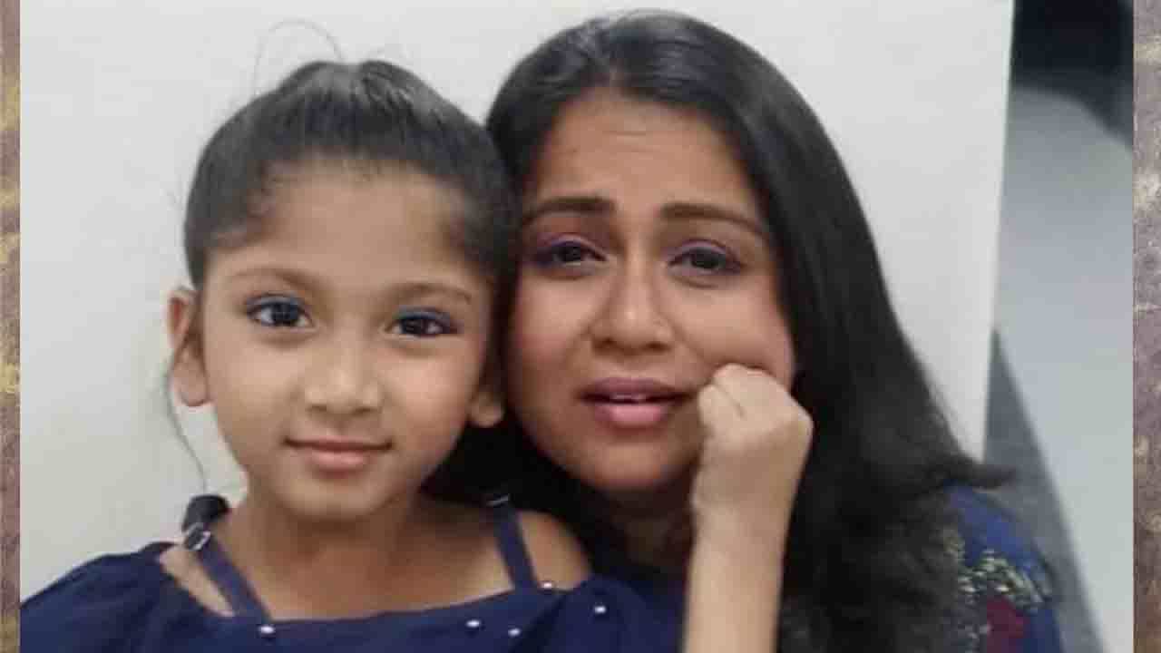 ಕಲರ್ಸ್ ಕನ್ನಡ ವಾಹಿನಿಯಲ್ಲಿ ಇತ್ತೀಚೆಗಷ್ಟೇ ‘ನನ್ನಮ್ಮ ಸೂಪರ್ ಸ್ಟಾರ್’ ರಿಯಾಲಿಟಿಶೋ ಆರಂಭಗೊಂಡಿದೆ. ಈ ಕಾರ್ಯಕ್ರಮಕ್ಕೆ 6 ವರ್ಷದ ಸಮನ್ವಿ ಸ್ಪರ್ಧಿಯಾಗಿ ತೆರಳಿದ್ದಳು.