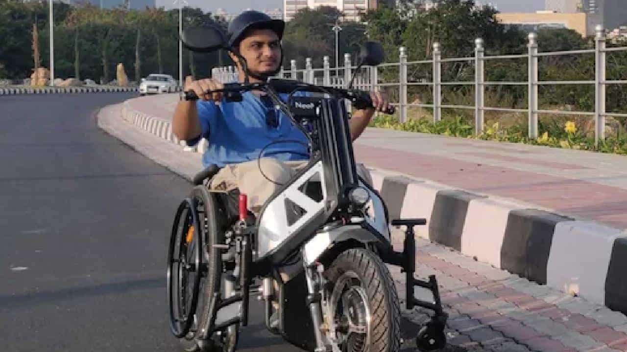 ಗಾಲಿಕುರ್ಚಿಯಲ್ಲಿ ಗರಿಷ್ಠ ದೂರ ಕ್ರಮಿಸಿ ವಿಶ್ವ ಗಿನ್ನಿಸ್ ದಾಖಲೆ ನಿರ್ಮಿಸಿದ ಒಡಿಶಾದ 28ರ ಯುವಕ ಗಾಲಿಕುರ್ಚಿಯಲ್ಲಿ ಗರಿಷ್ಠ ದೂರ ಕ್ರಮಿಸಿ ವಿಶ್ವ ಗಿನ್ನಿಸ್ ದಾಖಲೆ ನಿರ್ಮಿಸಿದ ಒಡಿಶಾದ 28ರ ಯುವಕ