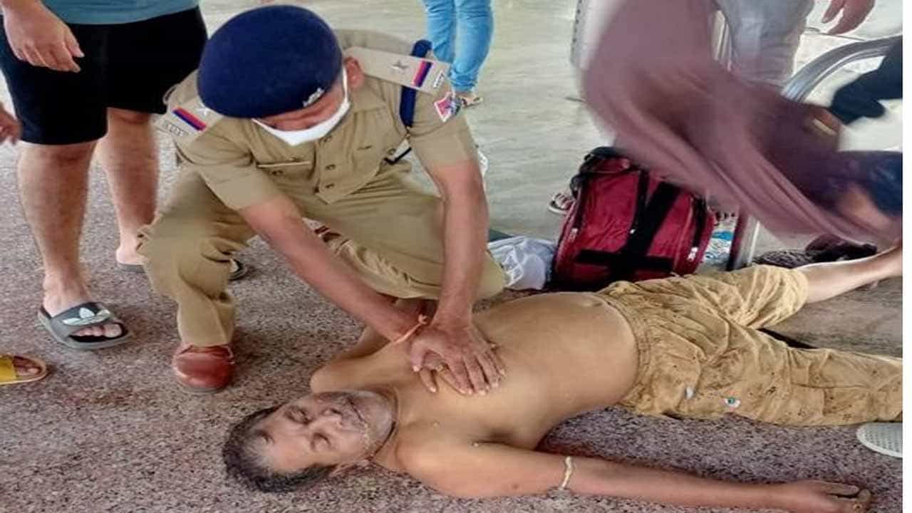 ಯಶವಂತಪುರ ರೇಲ್ವೇ ಸ್ಟೇಶನ್ನ ಎಎಸ್ಐಪಿಎಫ್ ಚಂದ್ರಪ್ಪ ಅವರ ಸಮಯ ಪ್ರಜ್ಞೆ ಮತ್ತು ಮಾನವೀಯ ಕಳಕಳಿ ವ್ಯಕ್ತಿಯ ಪ್ರಾಣ ಉಳಿಸಿತು! ಯಶವಂತಪುರ ರೇಲ್ವೇ ಸ್ಟೇಶನ್ನ ಎಎಸ್ಐಪಿಎಫ್ ಚಂದ್ರಪ್ಪ ಅವರ ಸಮಯ ಪ್ರಜ್ಞೆ ಮತ್ತು ಮಾನವೀಯ ಕಳಕಳಿ ವ್ಯಕ್ತಿಯ ಪ್ರಾಣ ಉಳಿಸಿತು!