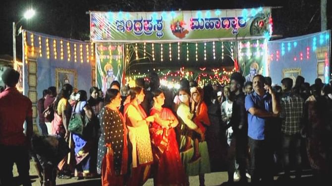 Sugarcane festival: ಆಲೆಮನೆ ಹಬ್ಬದ ಸವಿಯಲ್ಲಿ ಮಿಂದೆದ್ದ ಸ್ಥಳೀಯರು, ವಿಶೇಷ ಖಾದ್ಯಗಳ ರುಚಿ ಸವಿದು ಫುಲ್ ಕುಶ್! Sugarcane festival: ಆಲೆಮನೆ ಹಬ್ಬದ ಸವಿಯಲ್ಲಿ ಮಿಂದೆದ್ದ ಸ್ಥಳೀಯರು, ವಿಶೇಷ ಖಾದ್ಯಗಳ ರುಚಿ ಸವಿದು ಫುಲ್ ಕುಶ್!