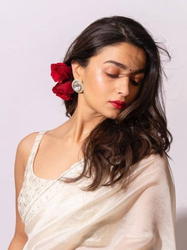 Alia Bhatt's romance with white sarees continues for Gangubai Kathiawadi  promotions. Beautiful pics - India Today