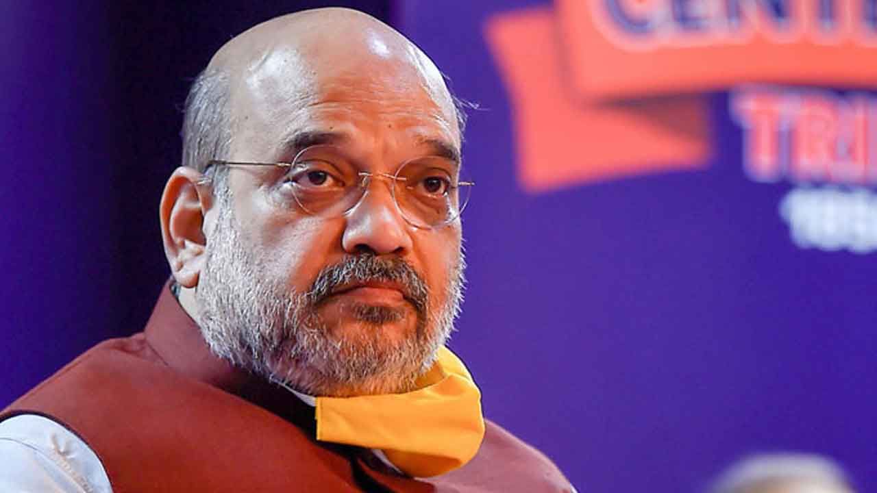 ವಿವಿಧ ರಾಜ್ಯಗಳ ಜನರು ಪರಸ್ಪರ ಸಂವಹನಕ್ಕೆ ಇಂಗ್ಲಿಷ್ ಬದಲು ಹಿಂದಿ ಬಳಸಬೇಕು: ಅಮಿತ್ ಶಾ ವಿವಿಧ ರಾಜ್ಯಗಳ ಜನರು ಪರಸ್ಪರ ಸಂವಹನಕ್ಕೆ ಇಂಗ್ಲಿಷ್ ಬದಲು ಹಿಂದಿ ಬಳಸಬೇಕು: ಅಮಿತ್ ಶಾ