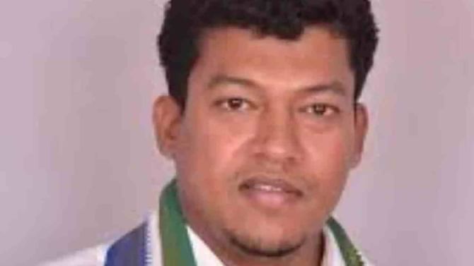 Video: ಆಂಧ್ರ ಸಿಎಂ ಪಾಲ್ಗೊಂಡಿದ್ದ ಕಾರ್ಯಕ್ರಮದಲ್ಲಿ ಪೊಲೀಸ್ ಅಧಿಕಾರಿಯನ್ನು ಎಲ್ಲರೆದುರು ನಿಂದಿಸಿದ ಸಚಿವ; ಪ್ರತಿಪಕ್ಷಗಳಿಂದ ವಿರೋಧ Video: ಆಂಧ್ರ ಸಿಎಂ ಪಾಲ್ಗೊಂಡಿದ್ದ ಕಾರ್ಯಕ್ರಮದಲ್ಲಿ ಪೊಲೀಸ್ ಅಧಿಕಾರಿಯನ್ನು ಎಲ್ಲರೆದುರು ನಿಂದಿಸಿದ ಸಚಿವ; ಪ್ರತಿಪಕ್ಷಗಳಿಂದ ವಿರೋಧ