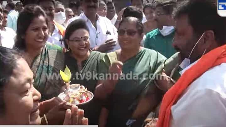 ಗದಗ ಜಿಲ್ಲೆಯ ಉಸ್ತುವಾರಿ ಸಚಿವರಾದ ಬಳಿಕ ಮೊದಲ ಬಾರಿ ಜಿಲ್ಲೆಗೆ ಭೇಟಿ ನೀಡಿದರು ಬಿ ಸಿ ಪಾಟೀಲ ಗದಗ ಜಿಲ್ಲೆಯ ಉಸ್ತುವಾರಿ ಸಚಿವರಾದ ಬಳಿಕ ಮೊದಲ ಬಾರಿ ಜಿಲ್ಲೆಗೆ ಭೇಟಿ ನೀಡಿದರು ಬಿ ಸಿ ಪಾಟೀಲ