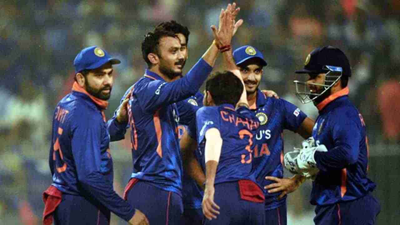 Axar Patel Covid Positive: ಅಕ್ಷರ್ ಪಟೇಲ್​ಗೆ ಕೊರೊನಾ ದೃಢ: ಟೀಮ್ ಇಂಡಿಯಾದಲ್ಲಿ ಹೆಚ್ಚಿದ ಆತಂಕ