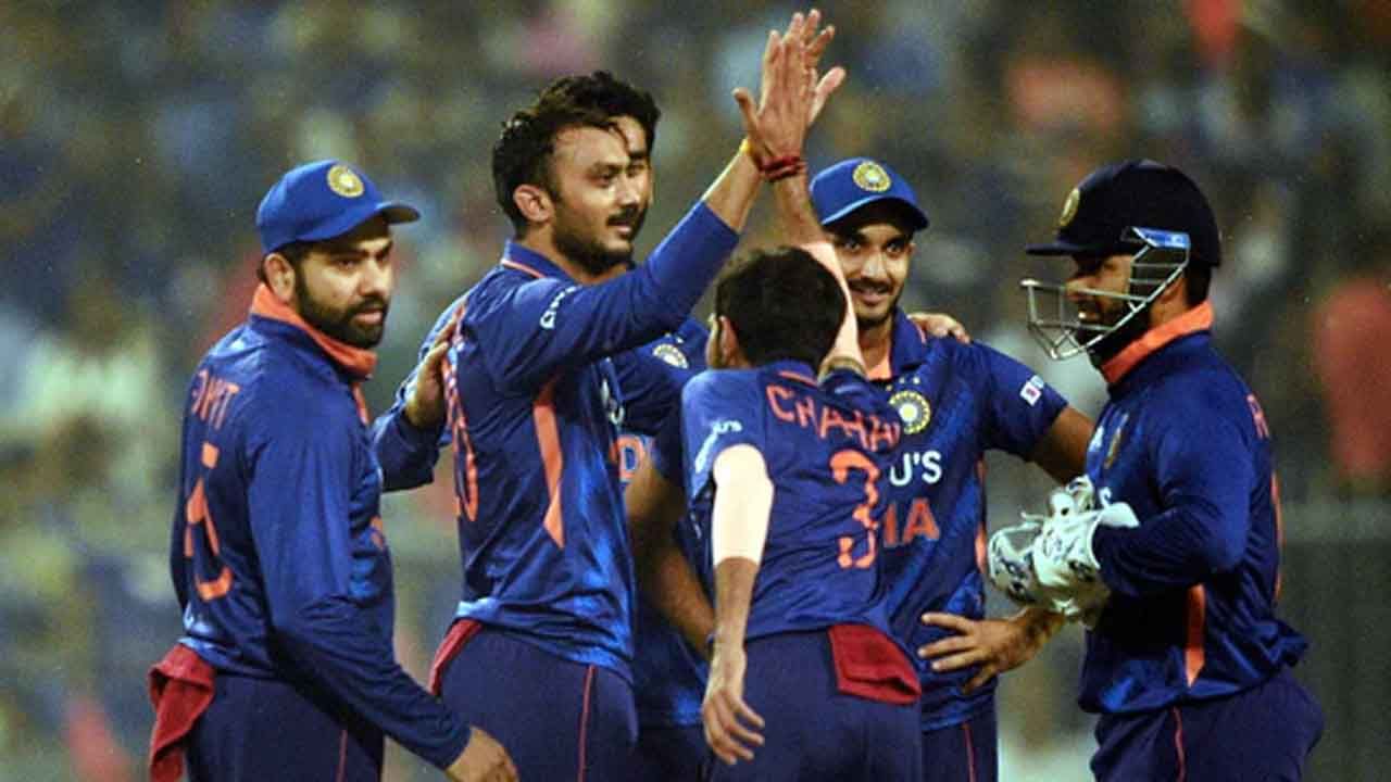 Axar Patel Covid Positive: ಅಕ್ಷರ್ ಪಟೇಲ್​ಗೆ ಕೊರೊನಾ ದೃಢ: ಟೀಮ್ ಇಂಡಿಯಾದಲ್ಲಿ ಹೆಚ್ಚಿದ ಆತಂಕ