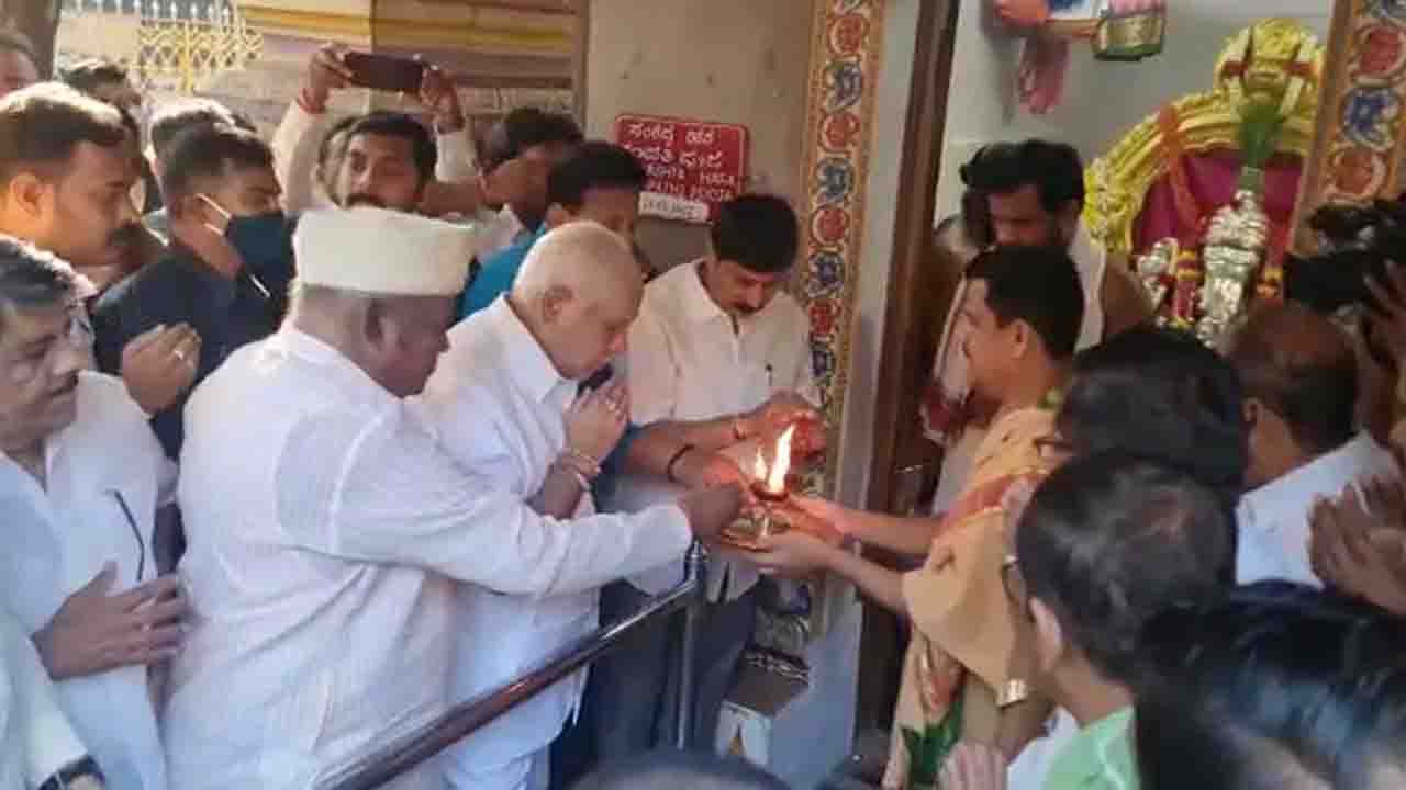 BS Yediyurappa Birthday: ಹುಟ್ಟುಹಬ್ಬ ಹಿನ್ನೆಲೆ  ಸಂಜಯನಗರದ ರಾಧಾಕೃಷ್ಣ ದೇವಸ್ಥಾನದಲ್ಲಿ ಯಡಿಯೂರಪ್ಪ ಪೂಜೆ