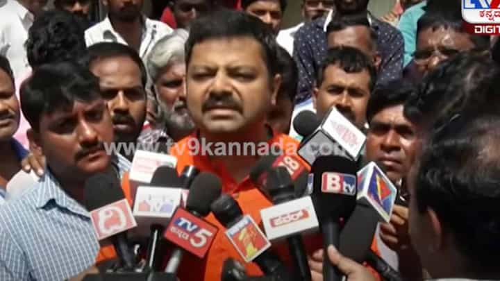 ಹಿಂದೂಗಳಿಗೆ ರಕ್ಷಣೆ ಒದಗಿಸಲಾಗದ ಇದು ನಿರ್ವೀರ್ಯ ಸರ್ಕಾರ ಎಂದರು ಚಕ್ರವರ್ತಿ ಸೂಲಿಬೆಲೆ ಹಿಂದೂಗಳಿಗೆ ರಕ್ಷಣೆ ಒದಗಿಸಲಾಗದ ಇದು ನಿರ್ವೀರ್ಯ ಸರ್ಕಾರ ಎಂದರು ಚಕ್ರವರ್ತಿ ಸೂಲಿಬೆಲೆ