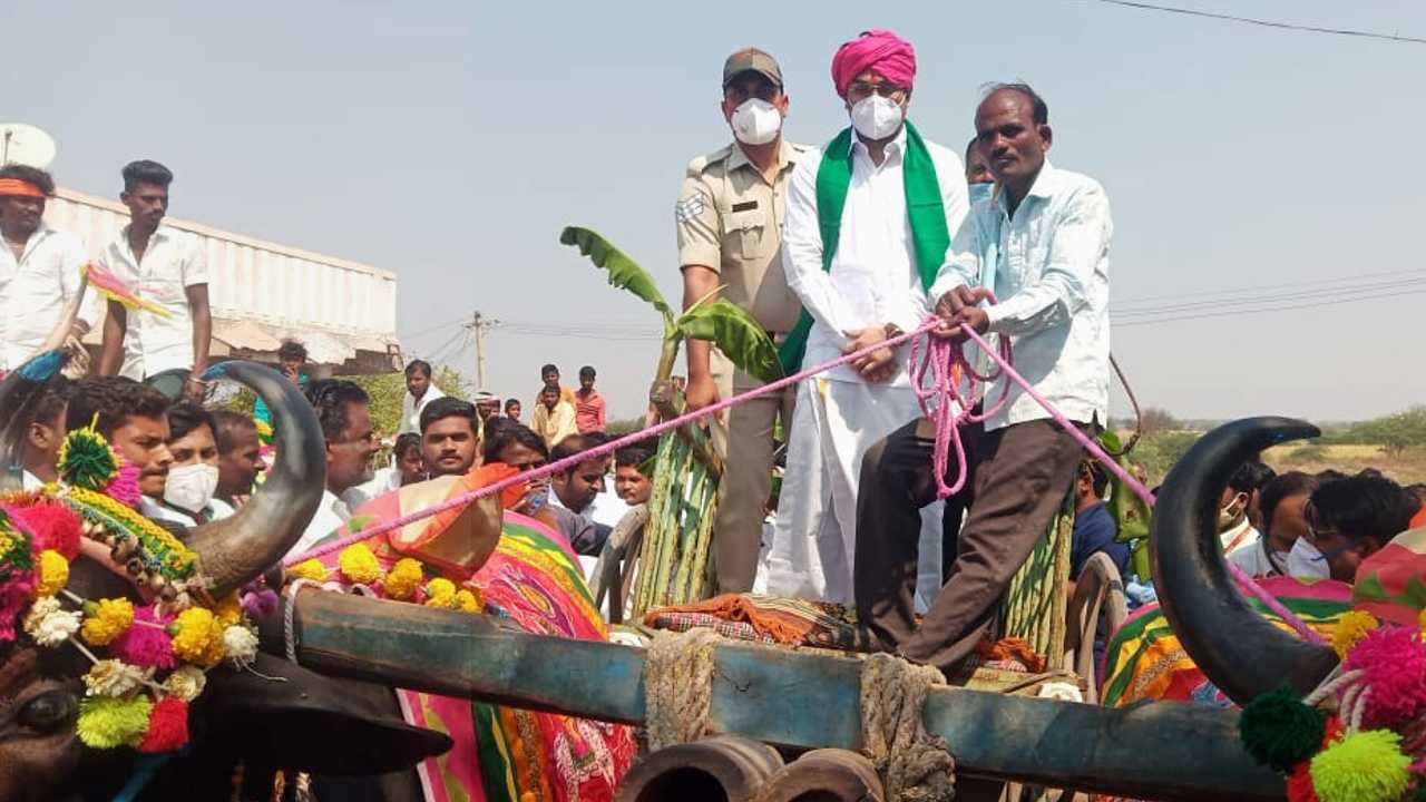  Kalaburgi Deputy Commissioner Yeshwanth Gurukar visits konchur village