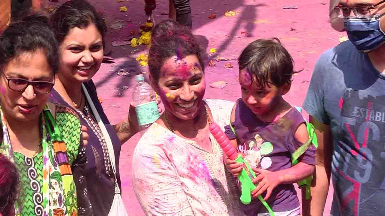 Devotees Holi celebration in venkataramana jatre