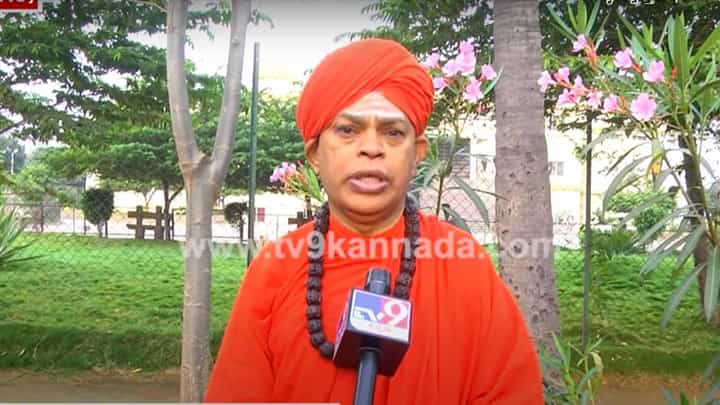 ಸಮವಸ್ತ್ರಕ್ಕೆ ಸಂಬಂಧಿಸಿದಂತೆ ತಲೆದೋರಿರುವ ಸ್ಥಿತಿ ಕೊವಿಡ್-19 ಸೃಷ್ಟಿಸಿದ ಸ್ಥಿತಿಗಿಂತ ಭಯಾನಕ: ಡಾ ಶಿವಮೂರ್ತಿ ಮುರುಘಾ ಶರಣರು ಸಮವಸ್ತ್ರಕ್ಕೆ ಸಂಬಂಧಿಸಿದಂತೆ ತಲೆದೋರಿರುವ ಸ್ಥಿತಿ ಕೊವಿಡ್-19 ಸೃಷ್ಟಿಸಿದ ಸ್ಥಿತಿಗಿಂತ ಭಯಾನಕ: ಡಾ ಶಿವಮೂರ್ತಿ ಮುರುಘಾ ಶರಣರು