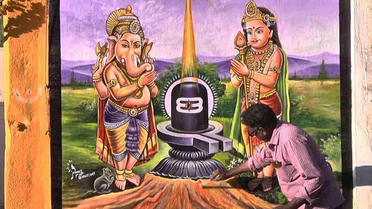 ಹಿಜಾಬ್ ಸಂಘರ್ಷ ನಡುವೆ ಹಿಂದೂ ದೇವತೆಗಳ ಚಿತ್ರ ಬಿಡಿಸಿ ಸಾಮರಸ್ಯದ ಸಂದೇಶ ಸಾರಿದ ಮುಸ್ಲಿಂ ಕಲಾವಿದ ಹಿಜಾಬ್ ಸಂಘರ್ಷ ನಡುವೆ ಹಿಂದೂ ದೇವತೆಗಳ ಚಿತ್ರ ಬಿಡಿಸಿ ಸಾಮರಸ್ಯದ ಸಂದೇಶ ಸಾರಿದ ಮುಸ್ಲಿಂ ಕಲಾವಿದ