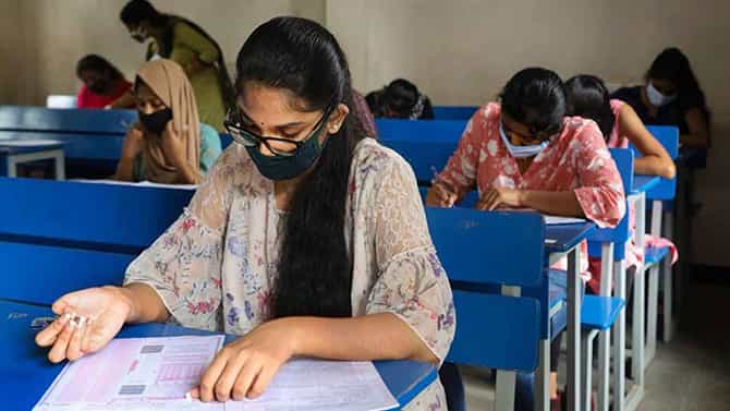 2 PUC Exam Resheduled: ಪ.ಪೂ. ಶಿಕ್ಷಣ ಮಂಡಳಿಯಿಂದ ಪರಿಷ್ಕೃತ ವೇಳಾಪಟ್ಟಿ ಪ್ರಕಟ, ಏ. 22ರಿಂದ ಎಕ್ಸಾಂ ಶುರು