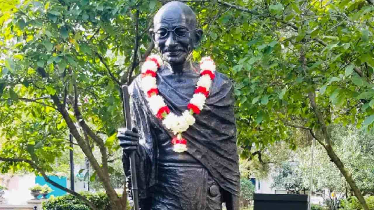 ನ್ಯೂಯಾರ್ಕ್ನ ಮ್ಯಾನ್ಹಟನ್ನಲ್ಲಿದ್ದ ಗಾಂಧಿ ಪ್ರತಿಮೆ ಧ್ವಂಸ; ಇದೊಂದು ತುಚ್ಛ ಕೃತ್ಯವೆಂದ ಭಾರತೀಯ ರಾಯಭಾರಿ ಕಚೇರಿ ನ್ಯೂಯಾರ್ಕ್ನ ಮ್ಯಾನ್ಹಟನ್ನಲ್ಲಿದ್ದ ಗಾಂಧಿ ಪ್ರತಿಮೆ ಧ್ವಂಸ; ಇದೊಂದು ತುಚ್ಛ ಕೃತ್ಯವೆಂದ ಭಾರತೀಯ ರಾಯಭಾರಿ ಕಚೇರಿ