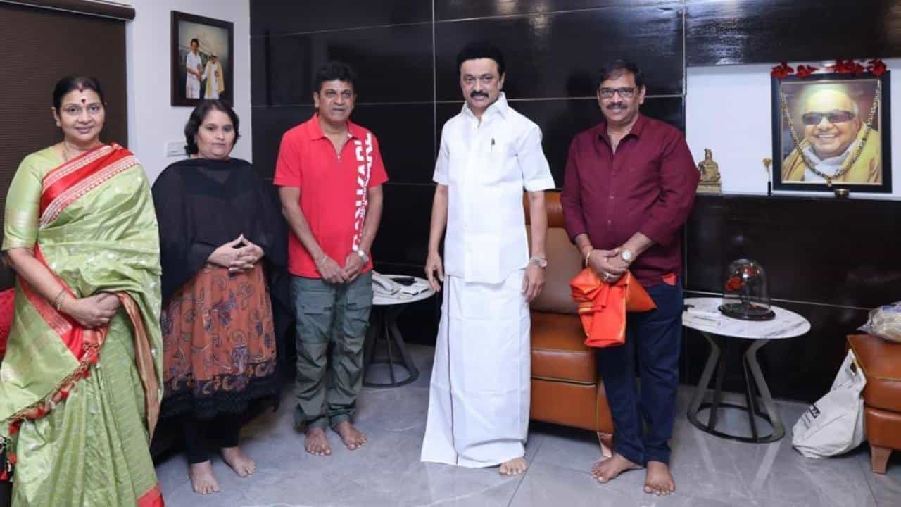 ಚೆನ್ನೈನಲ್ಲಿ ಇರುವ ಎಂ.ಕೆ. ಸ್ಟಾಲಿನ್ ಅವರ ನಿವಾಸದಲ್ಲಿ ಈ ಭೇಟಿ ನಡೆದಿದೆ. ಇದು ಅಭಿಮಾನಿಗಳಲ್ಲಿ ಕುತೂಹಲ ಮೂಡಿಸಿದೆ. ಇದೊಂದು ಸೌಹಾರ್ದಯುತ ಭೇಟಿ ಎನ್ನಲಾಗಿದೆ.