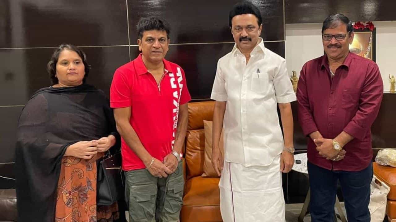 ಚೆನ್ನೈನಲ್ಲಿ ತಮಿಳುನಾಡು ಸಿಎಂ ಎಂ.ಕೆ. ಸ್ಟಾಲಿನ್ ಭೇಟಿ ಮಾಡಿದ ಶಿವರಾಜ್ಕುಮಾರ್-ಗೀತಾ ದಂಪತಿ ಚೆನ್ನೈನಲ್ಲಿ ತಮಿಳುನಾಡು ಸಿಎಂ ಎಂ.ಕೆ. ಸ್ಟಾಲಿನ್ ಭೇಟಿ ಮಾಡಿದ ಶಿವರಾಜ್ಕುಮಾರ್-ಗೀತಾ ದಂಪತಿ