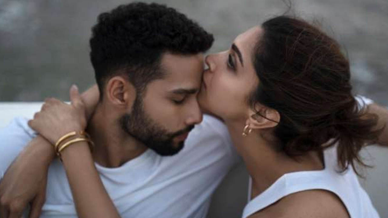 Gehraiyaan Movie Review: ‘ಗೆಹರಾಯಿಯಾ’ ಇದು ಕೇವಲ ಹಸಿಬಿಸಿ ದೃಶ್ಯಗಳ ಕಥೆಯಲ್ಲ.. Gehraiyaan Movie Review: ‘ಗೆಹರಾಯಿಯಾ’ ಇದು ಕೇವಲ ಹಸಿಬಿಸಿ ದೃಶ್ಯಗಳ ಕಥೆಯಲ್ಲ..