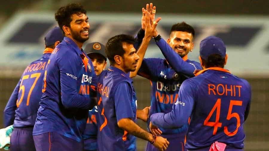 IND vs SL 1st T20: ಭಾರತ ಬ್ಯಾಟಿಂಗ್, ತಂಡದಲ್ಲಿ 6 ಬದಲಾವಣೆ; ಉಭಯ ತಂಡಗಳ ಪ್ಲೇಯಿಂಗ್ ಇಲೆವೆನ್ IND vs SL 1st T20: ಭಾರತ ಬ್ಯಾಟಿಂಗ್, ತಂಡದಲ್ಲಿ 6 ಬದಲಾವಣೆ; ಉಭಯ ತಂಡಗಳ ಪ್ಲೇಯಿಂಗ್ ಇಲೆವೆನ್