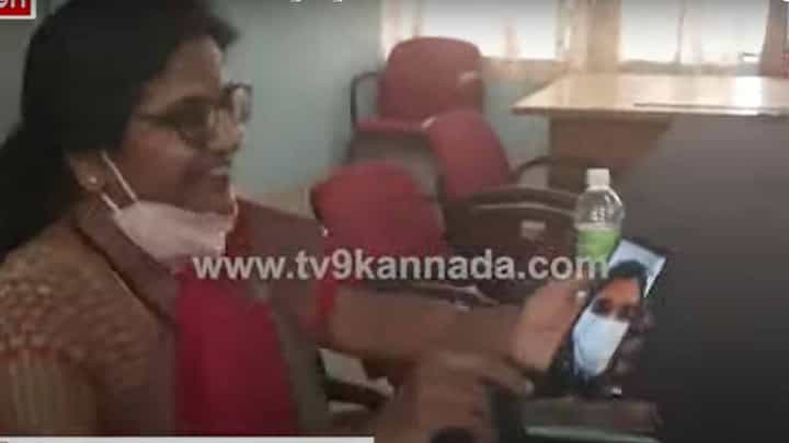 ಗಾಬರಿ ಬೇಡ, ಯಾವುದೇ ಸಮಸ್ಯೆಯಿಲ್ಲ ಅಂತ ಕಲಬುರಗಿಯಲ್ಲಿರುವ ಅಮ್ಮನಿಗೆ ಹೇಳಿದಳು ಉಕ್ರೇನ್ನಲ್ಲಿ ಓದುತ್ತಿರುವ ಜೀವಿತಾ! ಗಾಬರಿ ಬೇಡ, ಯಾವುದೇ ಸಮಸ್ಯೆಯಿಲ್ಲ ಅಂತ ಕಲಬುರಗಿಯಲ್ಲಿರುವ ಅಮ್ಮನಿಗೆ ಹೇಳಿದಳು ಉಕ್ರೇನ್ನಲ್ಲಿ ಓದುತ್ತಿರುವ ಜೀವಿತಾ!
