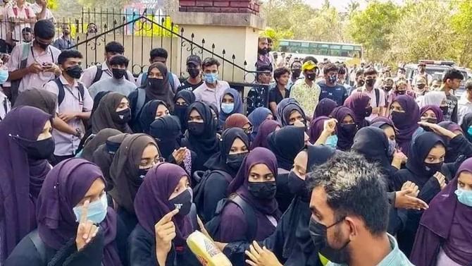 Hijab Row: ‘ಹಿಜಾಬ್ ವಿವಾದದ ಕುರಿತು ವಿದೇಶಗಳ ಪ್ರೇರೇಪಿತ ಹೇಳಿಕೆಗಳನ್ನು ಸ್ವಾಗತಿಸುವುದಿಲ್ಲ’- ವಿದೇಶಾಂಗ ಸಚಿವಾಲಯ Hijab Row: ‘ಹಿಜಾಬ್ ವಿವಾದದ ಕುರಿತು ವಿದೇಶಗಳ ಪ್ರೇರೇಪಿತ ಹೇಳಿಕೆಗಳನ್ನು ಸ್ವಾಗತಿಸುವುದಿಲ್ಲ’- ವಿದೇಶಾಂಗ ಸಚಿವಾಲಯ
