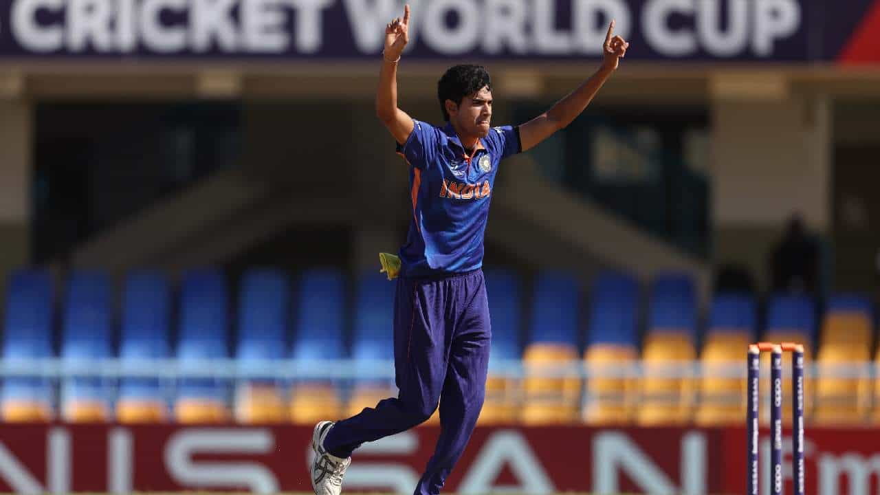 U19 World Cup 2022 Final, Ind vs Eng: ರಾಜ್ ಬಾವಾ ಮಾರಕ ಬೌಲಿಂಗ್: ಚಾಂಪಿಯನ್ ಪಟ್ಟಕ್ಕೇರಲು ಟೀಮ್ ಇಂಡಿಯಾಗೆ ಸುಲಭ ಗುರಿ U19 World Cup 2022 Final, Ind vs Eng: ರಾಜ್ ಬಾವಾ ಮಾರಕ ಬೌಲಿಂಗ್: ಚಾಂಪಿಯನ್ ಪಟ್ಟಕ್ಕೇರಲು ಟೀಮ್ ಇಂಡಿಯಾಗೆ ಸುಲಭ ಗುರಿ