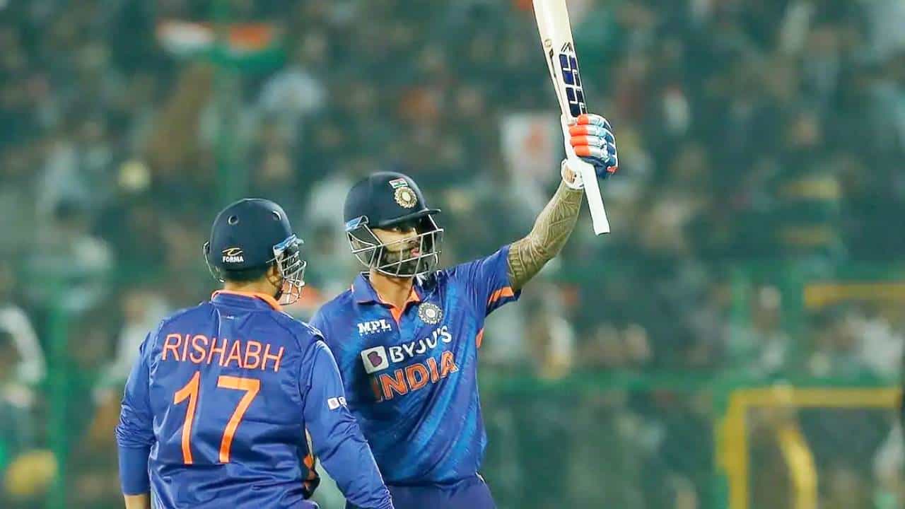 Suryakumar Yadav: 5 ಇನಿಂಗ್ಸ್ ಮೂಲಕ ವಿಶ್ವ ದಾಖಲೆ ಬರೆದ ಸೂರ್ಯಕುಮಾರ್ ಯಾದವ್ Suryakumar Yadav: 5 ಇನಿಂಗ್ಸ್ ಮೂಲಕ ವಿಶ್ವ ದಾಖಲೆ ಬರೆದ ಸೂರ್ಯಕುಮಾರ್ ಯಾದವ್