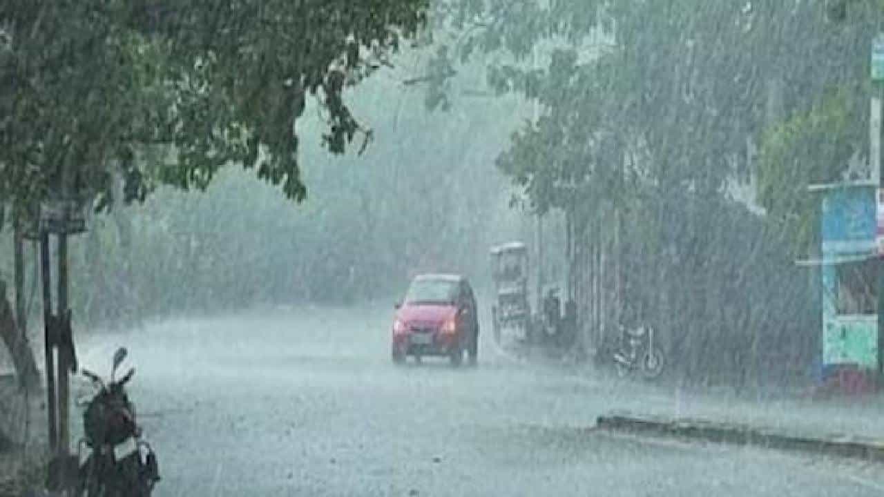 Weather Today: ಕರ್ನಾಟಕದಲ್ಲಿ ಮುಂದುವರೆದ ಚಳಿ; ತಮಿಳುನಾಡು, ಕೇರಳ, ಅಸ್ಸಾಂನಲ್ಲಿ ಭಾರೀ ಮಳೆ Weather Today: ಕರ್ನಾಟಕದಲ್ಲಿ ಮುಂದುವರೆದ ಚಳಿ; ತಮಿಳುನಾಡು, ಕೇರಳ, ಅಸ್ಸಾಂನಲ್ಲಿ ಭಾರೀ ಮಳೆ