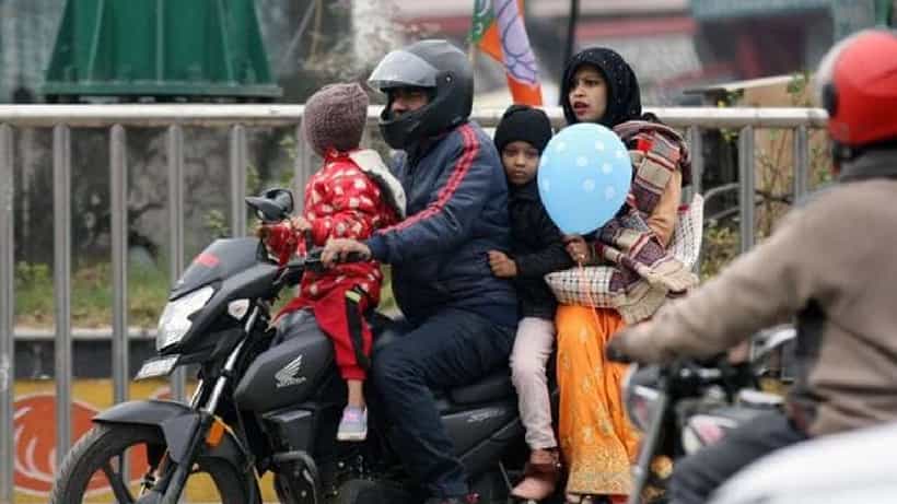 ಇನ್ನುಮುಂದೆ ಬೈಕ್ನಲ್ಲಿ ಮಕ್ಕಳಿಗೂ ಹೆಲ್ಮೆಟ್ ಕಡ್ಡಾಯ; ನಿಯಮ ಉಲ್ಲಂಘಿಸಿದರೆ 1,000 ರೂ. ದಂಡ!