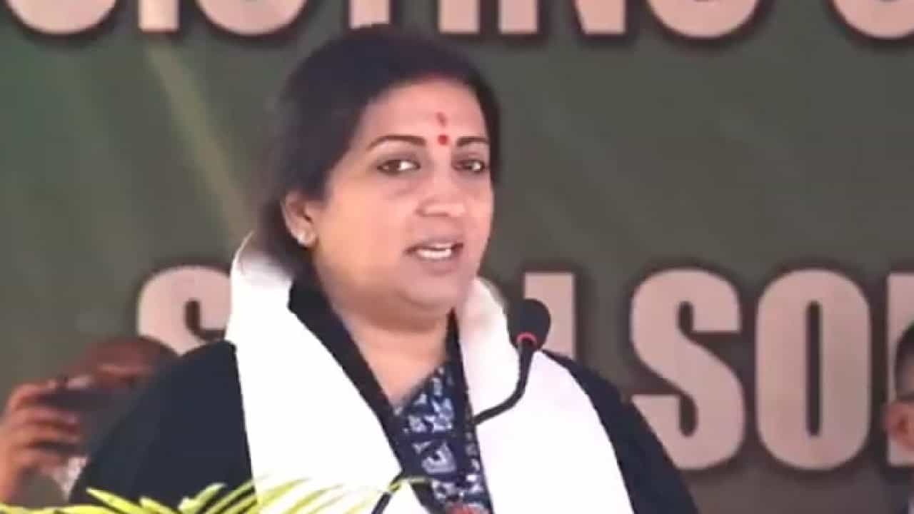 Manipur Elections: ರಾಹುಲ್ ಗಾಂಧಿ ಕುಟುಂಬ ಮಣಿಪುರವನ್ನು ಎಟಿಎಂ ಆಗಿ ಬಳಸಿಕೊಂಡಿದೆ; ಕಾಂಗ್ರೆಸ್ ವಿರುದ್ಧ ಸ್ಮೃತಿ ಇರಾನಿ ವಾಗ್ದಾಳಿ Manipur Elections: ರಾಹುಲ್ ಗಾಂಧಿ ಕುಟುಂಬ ಮಣಿಪುರವನ್ನು ಎಟಿಎಂ ಆಗಿ ಬಳಸಿಕೊಂಡಿದೆ; ಕಾಂಗ್ರೆಸ್ ವಿರುದ್ಧ ಸ್ಮೃತಿ ಇರಾನಿ ವಾಗ್ದಾಳಿ